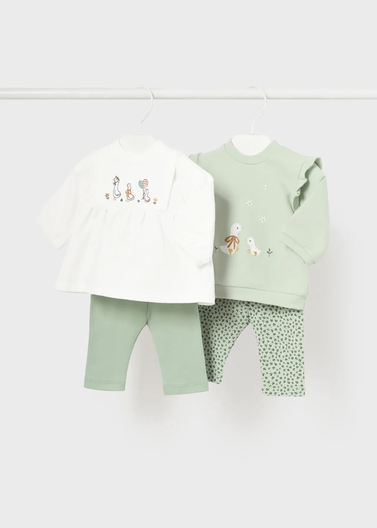 Completo 4 pezzi neonata^Mayoral Hot